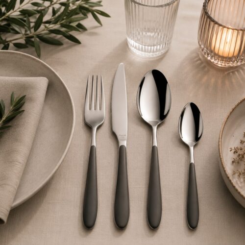 set pezzi posate grigio scuro