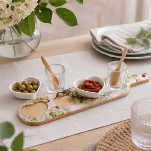 Set antipastiera con vassoio decorato ortensie ciotole a cuore e bicchierini in vetro con cucchiai legno