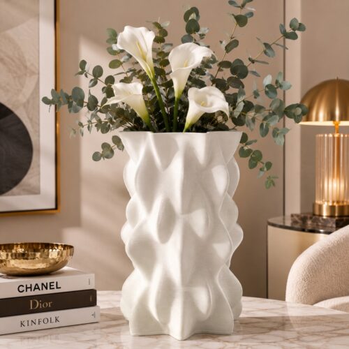 Acquista online il Vaso Flow Bianco di Villa Altachiara (xx cm) Un elemento d'arredo moderno e scultoreo con un'originale texture tridimensionale geometrica